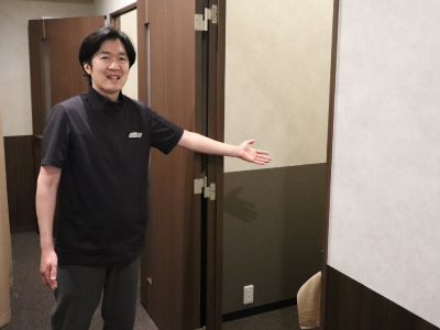 横浜 元町 中華街 鍼灸指圧マッサージ レスト　右手前個室扉 自律神経失調症 不眠 頭痛 慢性疲労 肩こり ひどい腰痛 だるさ やる気がでない うつ症状などへの鍼灸治療 　プライバシを確保した安心の完全個室４部屋　半個室1部屋